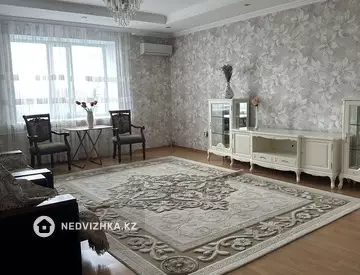 3-комнатная квартира, этаж 7 из 12, 120 м², на длительный срок