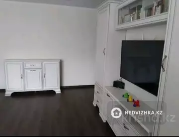 Комната, 42 м², на длительный срок