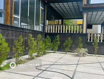 Здание, 4 этажа, 1 270 м²