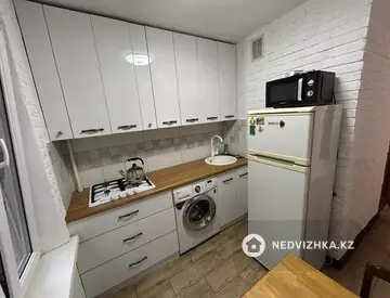 2-комнатная квартира, этаж 2 из 4, 42 м²