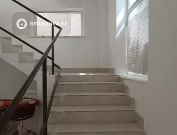 Здание, 2 этажа, 200 м²