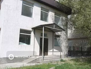 Здание, 2 этажа, 200 м²