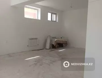 Здание, 2 этажа, 200 м²