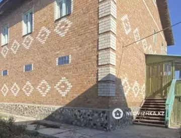 7-комнатный дом, 10 соток, 300 м²