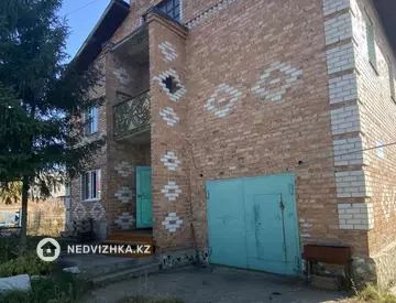 7-комнатный дом, 10 соток, 300 м²
