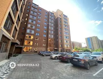 2-комнатная квартира, этаж 3 из 9, 51 м², на длительный срок