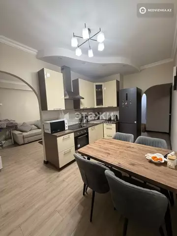 2-комнатная квартира, этаж 11 из 13, 63 м²