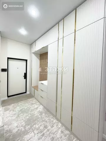 3-комнатная квартира, этаж 2 из 17, 102 м²