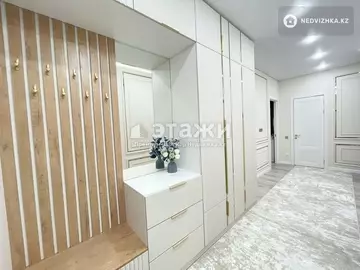 3-комнатная квартира, этаж 2 из 17, 102 м²