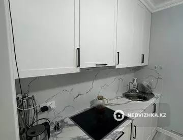 1-комнатная квартира, этаж 1 из 12, 38 м²
