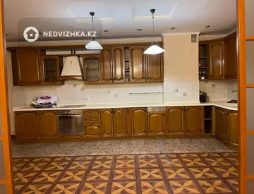 4-комнатная квартира, этаж 9 из 14, 165 м²