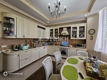 4-комнатный дом, 5 соток, 270 м²