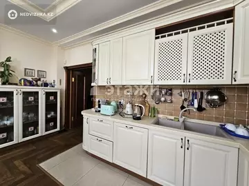 4-комнатный дом, 5 соток, 270 м²
