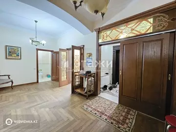 4-комнатный дом, 5 соток, 270 м²