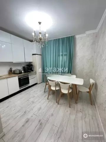 3-комнатная квартира, этаж 9 из 10, 82 м²