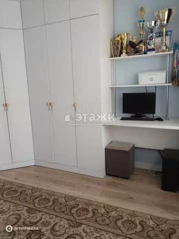 2-комнатная квартира, этаж 4 из 10, 69 м²