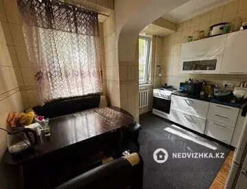 3-комнатная квартира, этаж 2 из 3, 88 м², на длительный срок