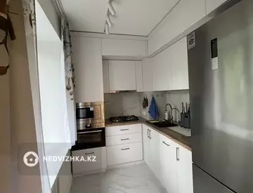2-комнатная квартира, этаж 3 из 5, 63 м², на длительный срок
