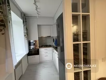 2-комнатная квартира, этаж 3 из 5, 63 м², на длительный срок