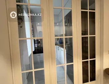 2-комнатная квартира, этаж 3 из 5, 63 м², на длительный срок