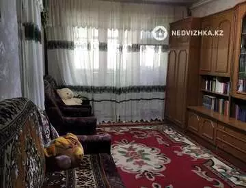 4-комнатная квартира, этаж 2 из 5, 80 м²
