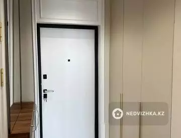 2-комнатная квартира, этаж 8 из 9, 38 м²