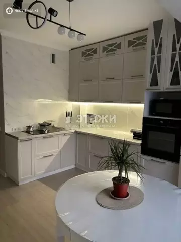 1-комнатная квартира, этаж 8 из 9, 40 м²
