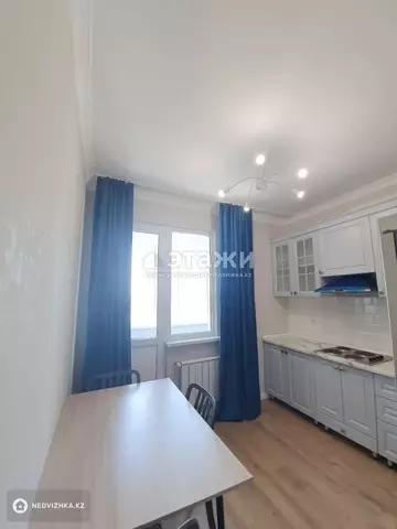 2-комнатная квартира, этаж 11 из 12, 60 м², на длительный срок