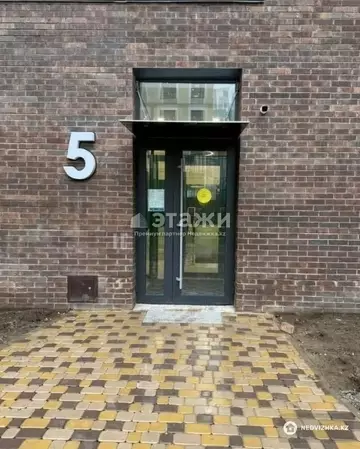 1-комнатная квартира, этаж 3 из 9, 42 м²