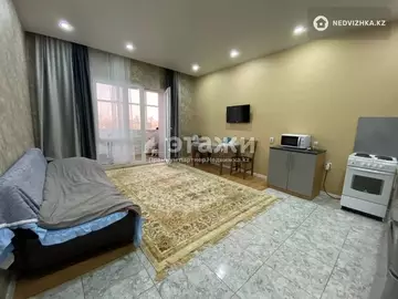 2-комнатная квартира, этаж 4 из 42, 61 м²