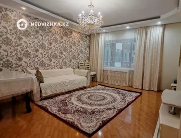 3-комнатная квартира, этаж 8 из 9, 90 м²