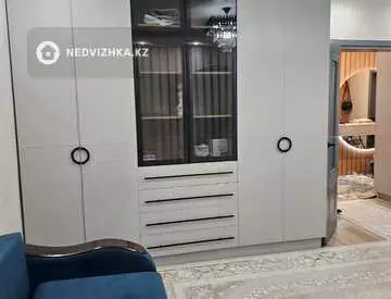 2-комнатная квартира, этаж 4 из 11, 55 м²