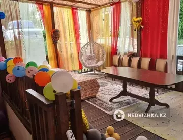 5-комнатная квартира, этаж 1 из 4, 246 м²