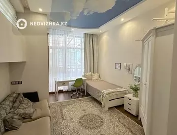5-комнатная квартира, этаж 1 из 4, 246 м²
