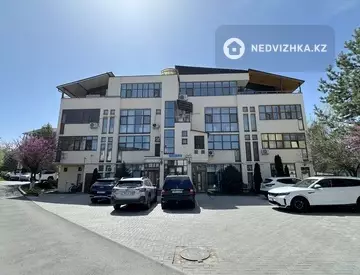 5-комнатная квартира, этаж 1 из 4, 246 м²