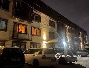 2-комнатная квартира, этаж 2 из 4, 54 м²