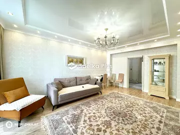 4-комнатная квартира, этаж 4 из 8, 140 м²