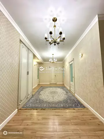 4-комнатная квартира, этаж 4 из 8, 140 м²