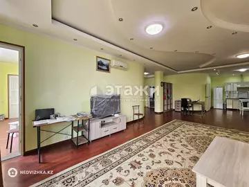 4-комнатная квартира, этаж 18 из 20, 164 м²