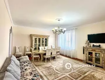 4-комнатная квартира, этаж 11 из 12, 182 м²