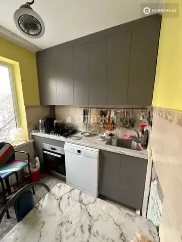 3-комнатная квартира, этаж 4 из 5, 60 м²
