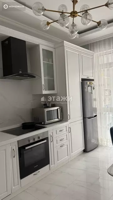 2-комнатная квартира, этаж 4 из 21, 80 м², на длительный срок