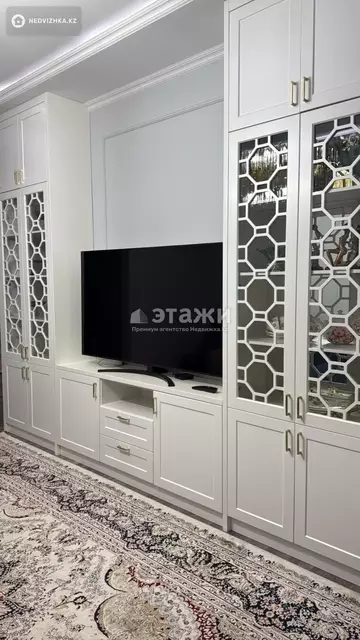 2-комнатная квартира, этаж 4 из 21, 80 м², на длительный срок