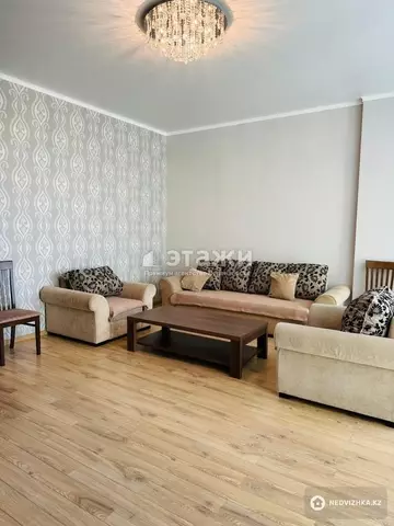 2-комнатная квартира, этаж 6 из 20, 90 м², на длительный срок