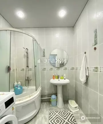 2-комнатная квартира, этаж 8 из 10, 64 м²