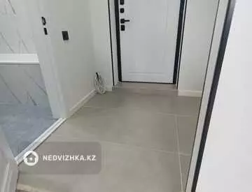 2-комнатная квартира, этаж 8 из 9, 37 м²
