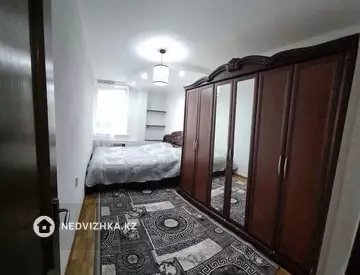 2-комнатная квартира, этаж 4 из 5, 55 м², на длительный срок