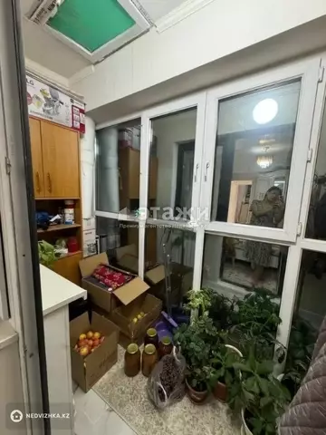 3-комнатная квартира, этаж 8 из 10, 90 м²
