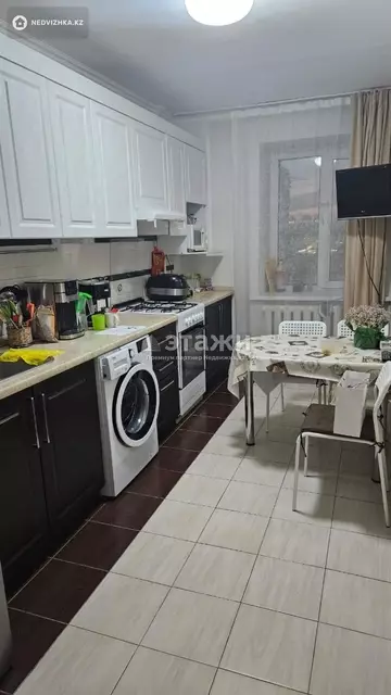 4-комнатная квартира, этаж 4 из 15, 82 м²