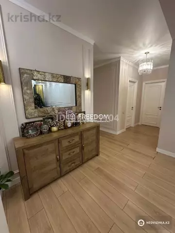 4-комнатная квартира, этаж 6 из 14, 130 м²